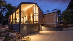 Maison contemporaine avec revêtement extérieur imitation bois